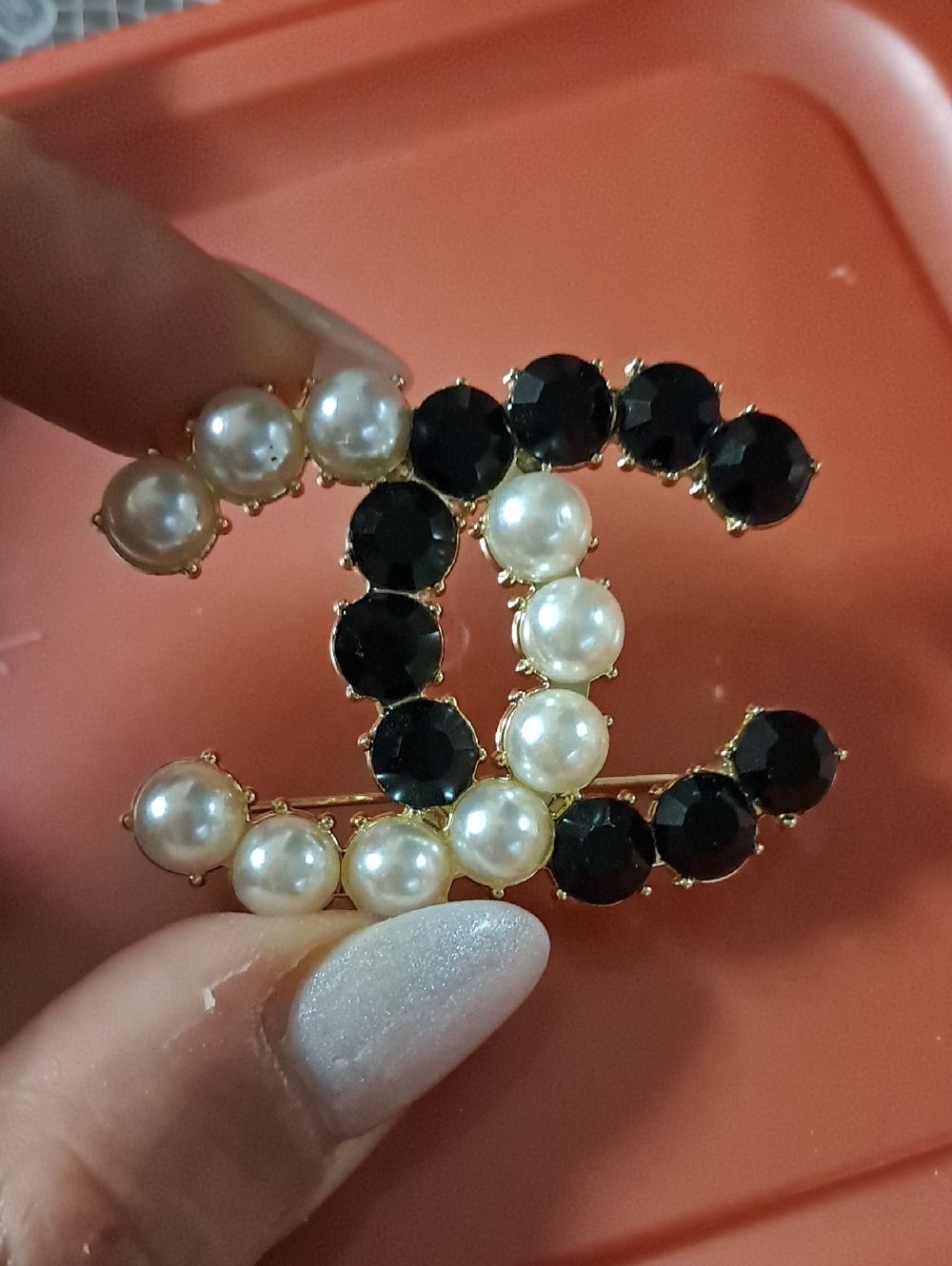 Pearl & Black Crystal Interlocking-Style Brooch - Women’s Jewelry - Picture 2 of 2